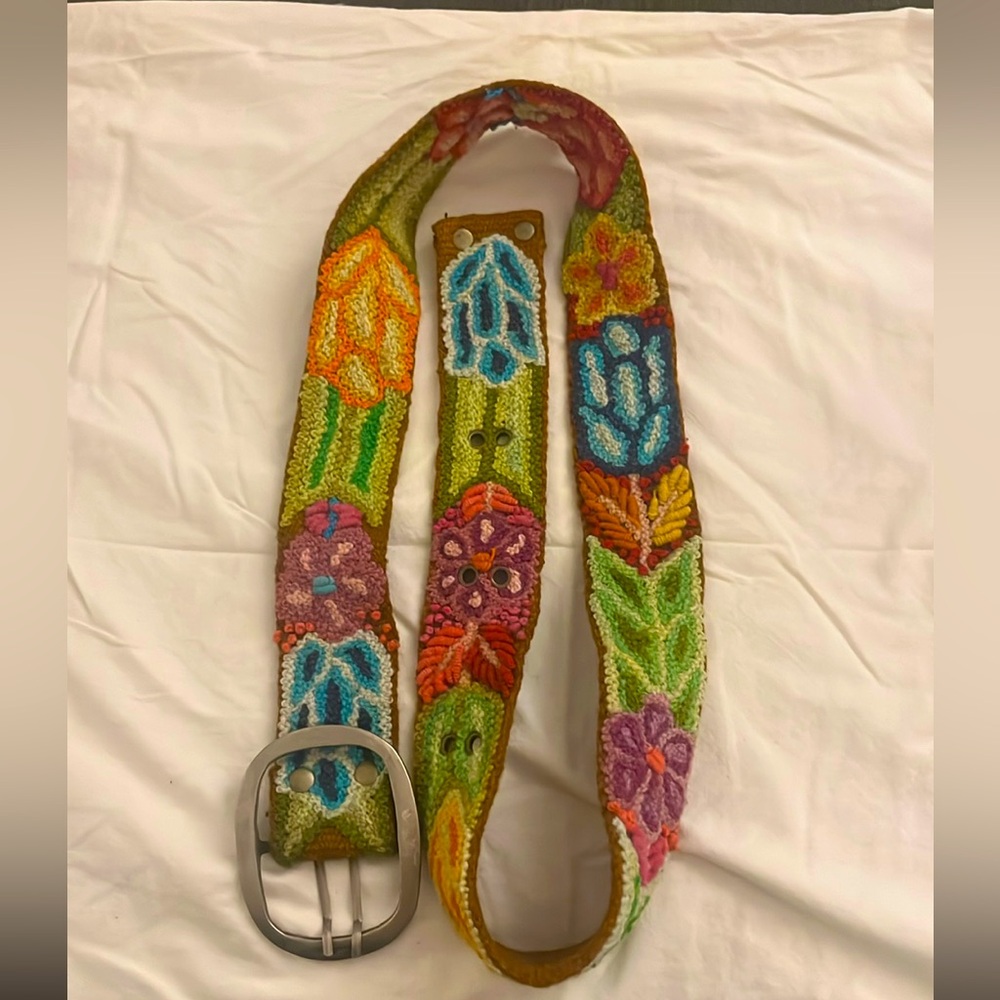 Wool floral belt with a silver buckle - M/L
